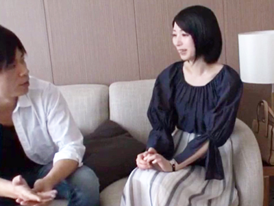 「想像以上に気持ちよくて…」男優とのSEXにハマって中出しまでさせる淫乱妻