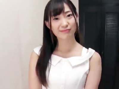 「しゃぶってあげようか？ｗｗｗｗｗ」お姉ちゃんの彼氏を誘惑してフェラチオ始めるロリ美少女