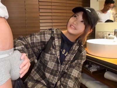 「触る方が…イイ」19歳のガチ素人をナンパGET！普段はカフェで働く美少女がカップ並のちんぽにｗ