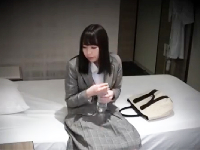 ビジネスホテル隠し撮り映像に真面目そうな清楚OLの痴態が写される！ｗ