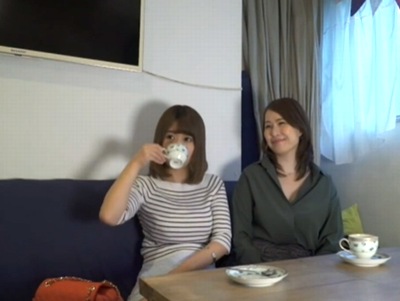 仲良しママ友同士を芋づるナンパ！！！友達の前で恥部まで曝け出してイキまくる素人妻