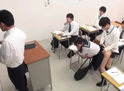 先生にバレなければ何でもOK!?だるまさんが転んだ形式でパコちゃうイケナイJK！