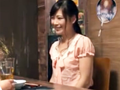 居酒屋で仲良くなった美女をお持ち帰り→隠しカメラ仕掛けて中出しハメ撮影ｗ