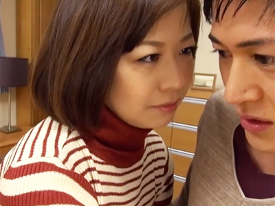 「見てたんでしょ？」オナってた叔母を目撃してしまったら痴女られて強制中出しセックスｗ